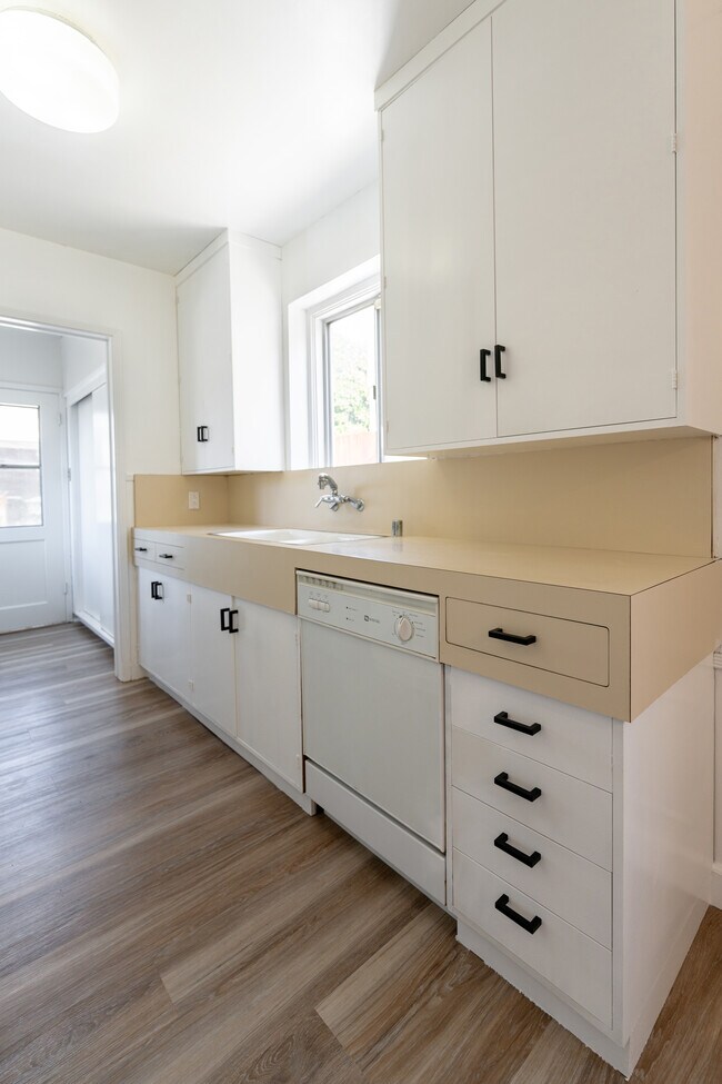 Building Photo - 233 W 64th St