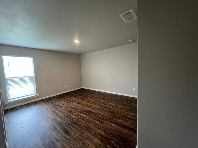 Building Photo - Available June in Frenship ISD: 3-Bedroom, 2-Bath Home!