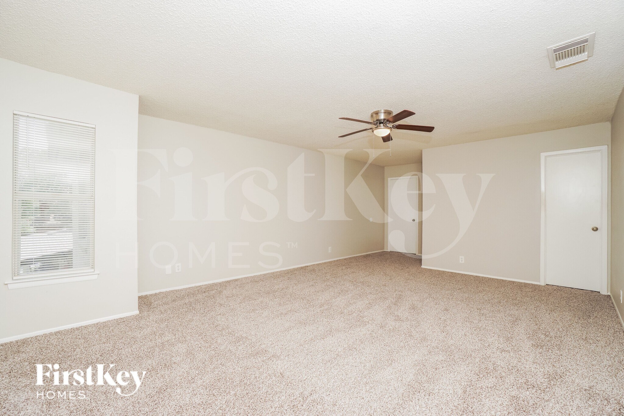 Building Photo - 14219 N Hills Village Dr