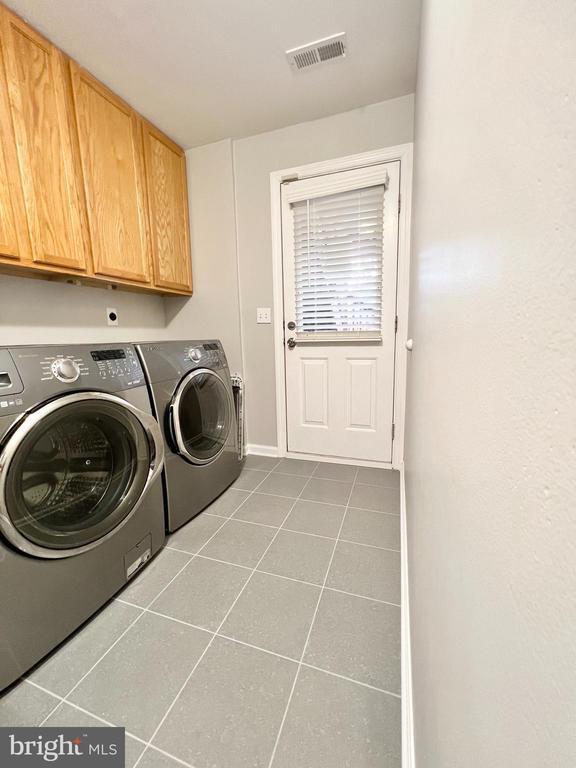 Building Photo - 6400 Warren Point Ct