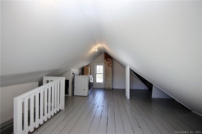 Building Photo - 11 Dolsen Pl