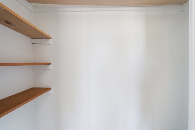 Building Photo - GATED OFF STREET PARKING - Top Floor Unit ...