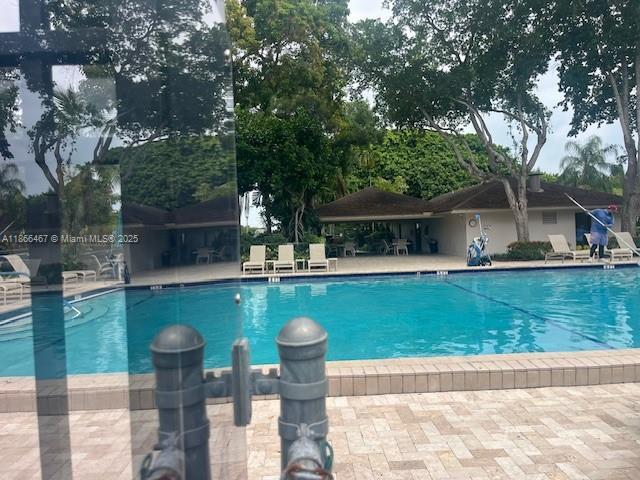 Building Photo - 3200 N Palm Aire Dr