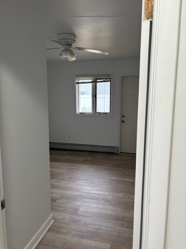 Building Photo - 53 Pinewood Dr