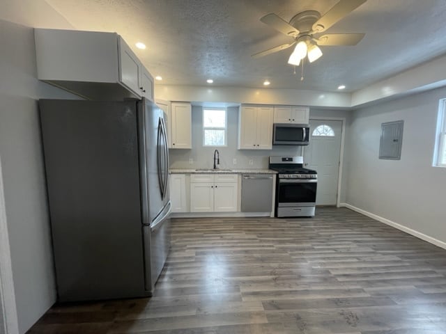 Building Photo - 809 S George Ave