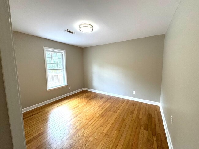 Building Photo - A must see country home 15 minutes to the ...