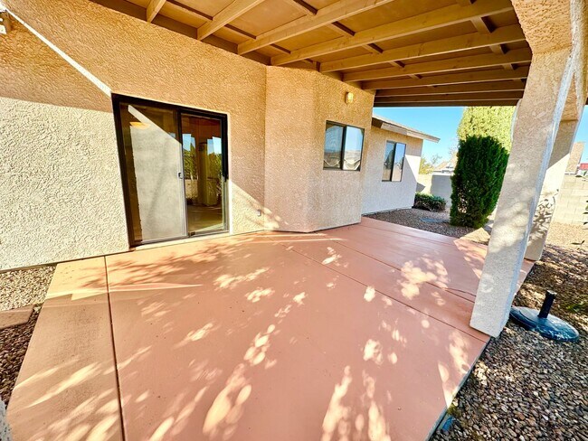 Building Photo - 3 Bedroom Home in Great Neighborhood!