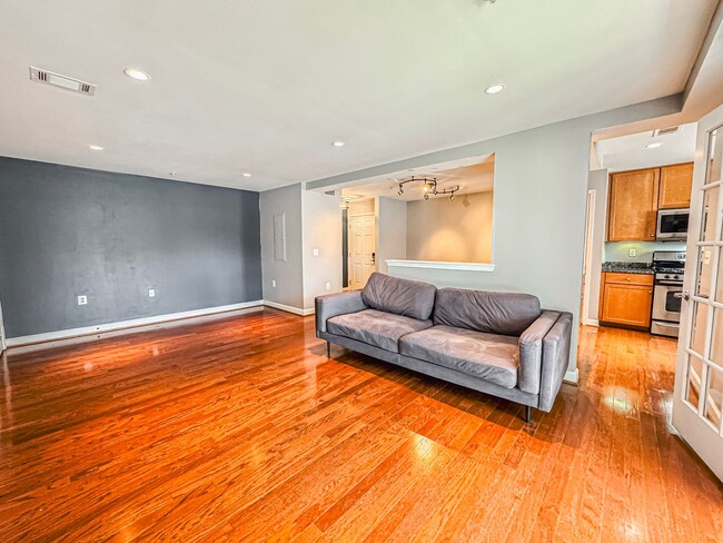 Building Photo - Gorgeous Lower Level 2 Bed 2 Bath Condo Wi...