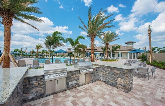 Building Photo - 1040 Eucalyptus Dr