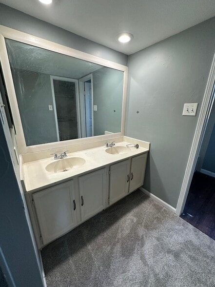 Building Photo - 2401 Forestmeadow Dr