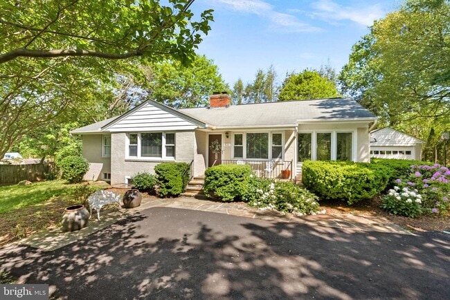 Building Photo - 521 S. Nursery Ave.