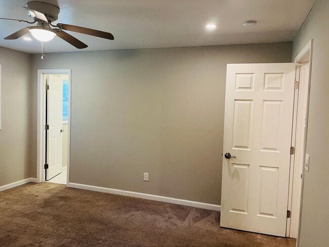 Building Photo - Beautiful 3 bedroom, 3 bathroom with large...