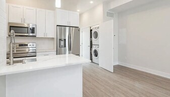 Building Photo - 2106 N Reese St