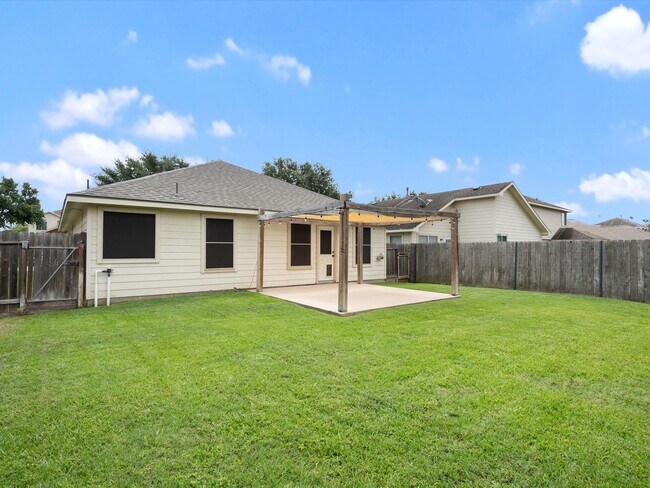 Building Photo - 21639 Falvel Lake Dr