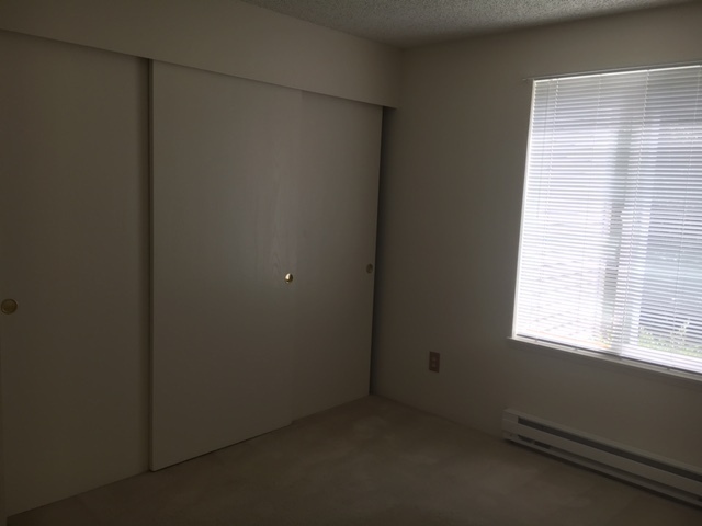 Building Photo - 3 Bedroom 1 & 3/4 Bath Condo in Desirable ...