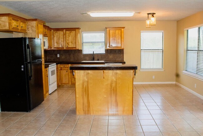 Building Photo - 9550 Thousand Oaks Loop