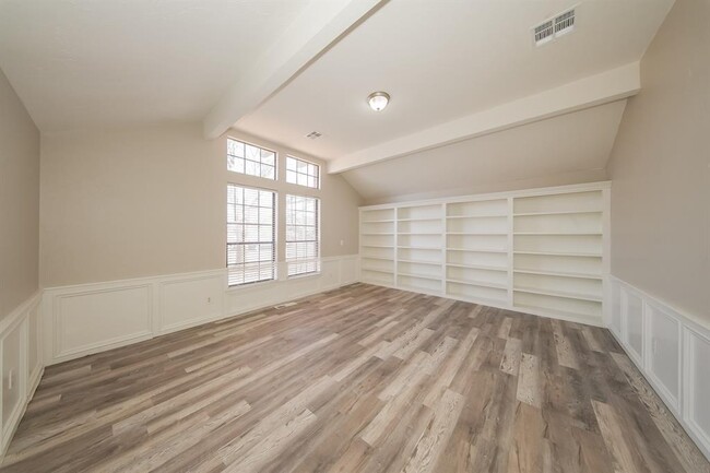 Building Photo - 11901 Blue Moon Ave