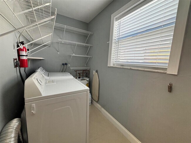 Building Photo - 3811 NE 18th Ave