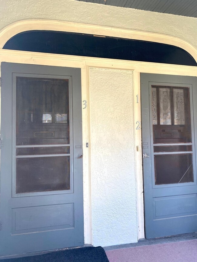 Building Photo - 305 8th Ave S