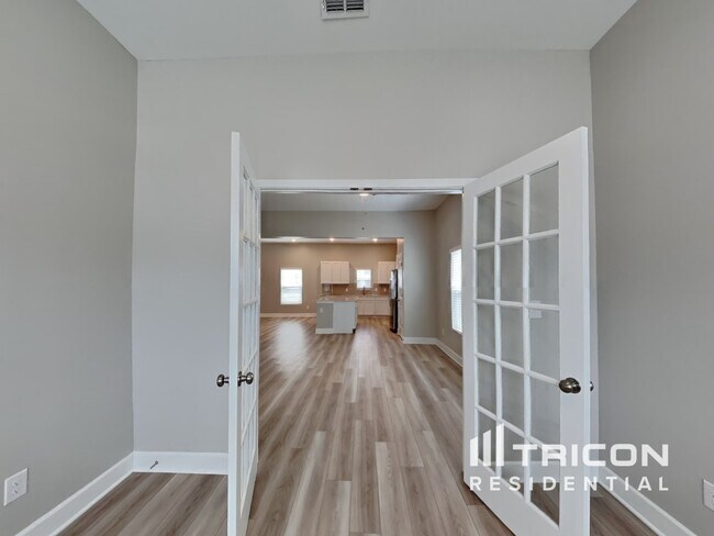 Building Photo - 3617 Apies St