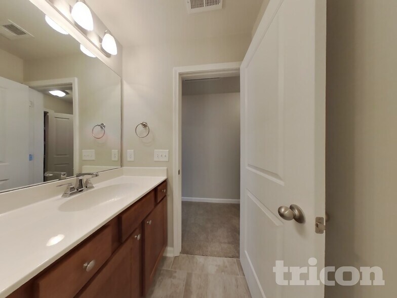 Building Photo - 202 Ashmere Ct