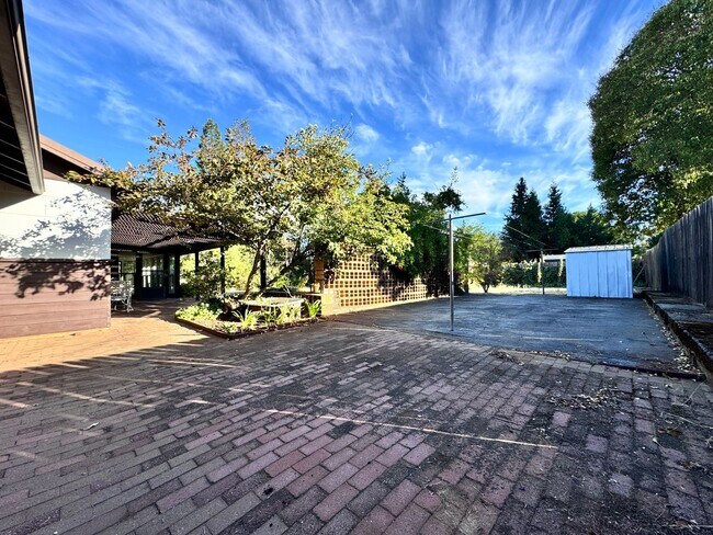 Building Photo - Gorgeous .5 acre lot in Auburn