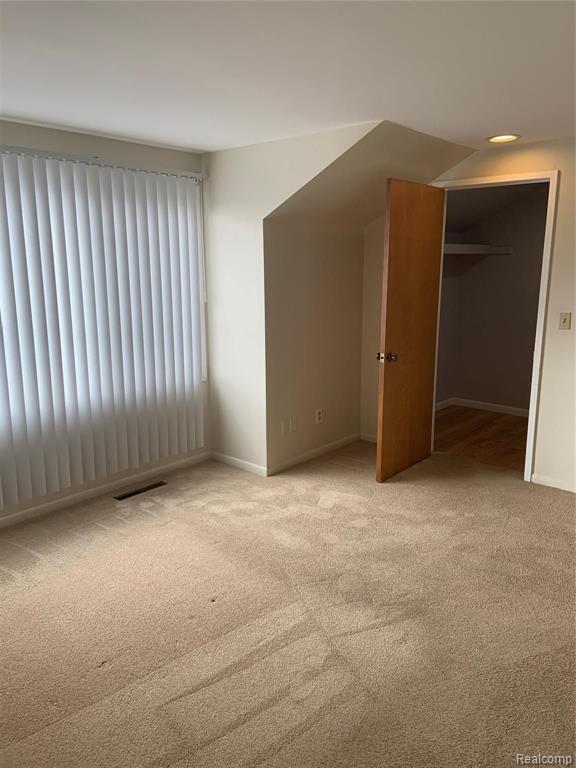 Building Photo - 6320 Laurentian Ct