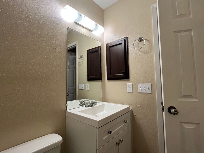 Building Photo - 103 Meadow Way