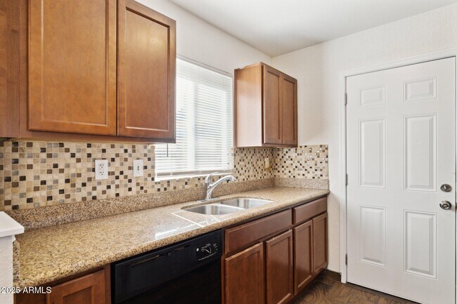 Building Photo - 7027 S 40th Pl