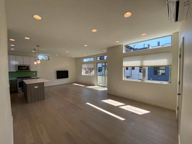 Building Photo - 3Bd/2.5Ba Seattle House