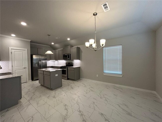 Building Photo - 350 Emerald Woods