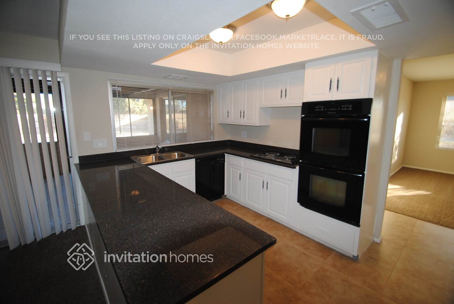 Building Photo - 4614 W Sunnyside Ave