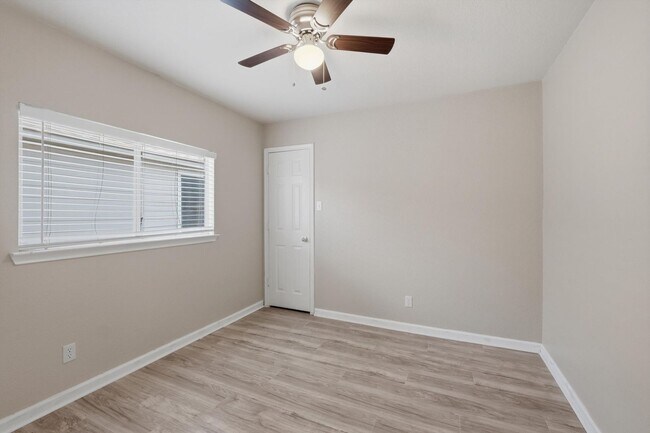 Building Photo - 4BR Home with Open Living Area & Included Appliances
