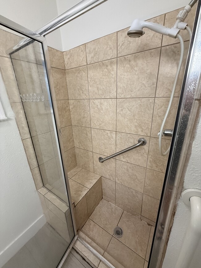 Building Photo - 913 Block St