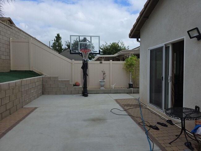 Building Photo - Beautiful Solar Home in Jurupa Valley Available Now!