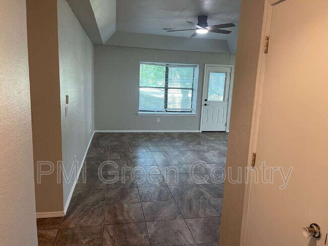Building Photo - 4443 W Princeton Pl