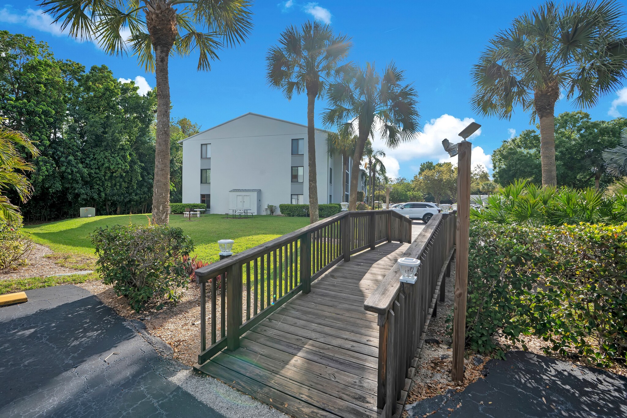 Building Photo - 9610 Green Cypress Ln