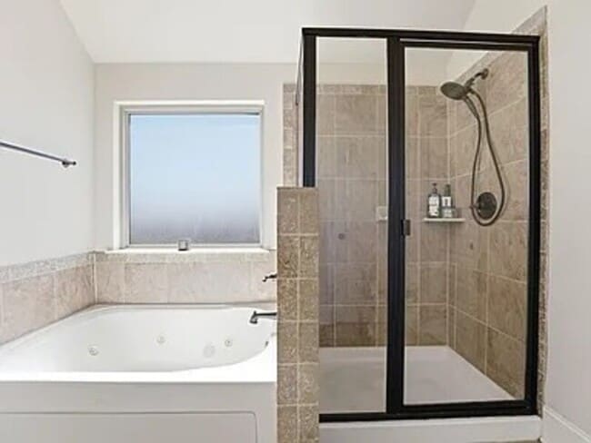 Building Photo - 8 Hillfoots Ct