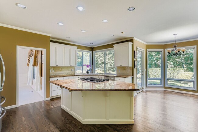Building Photo - 5bd/2.5ba Sammamish House