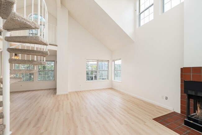 Building Photo - 6775 S Ivy St