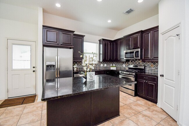 Building Photo - 6410 Papaya Bend Dr