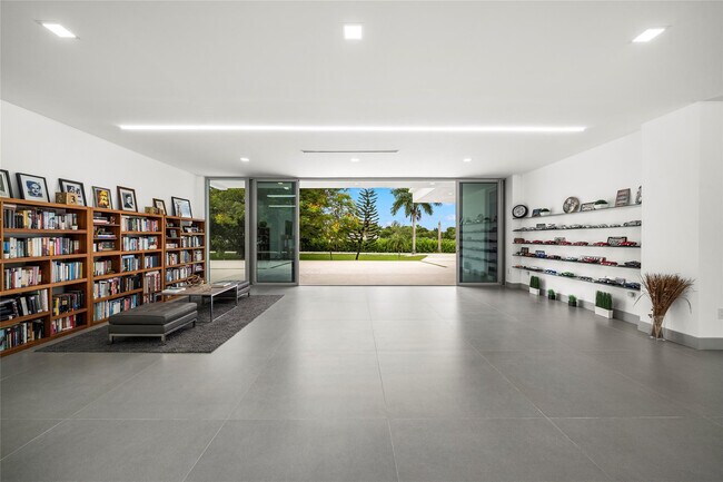 Building Photo - 17250 SW 52nd Ct