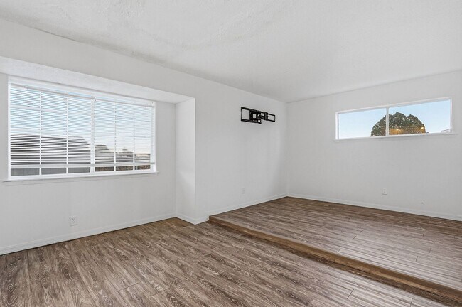 Building Photo - 4613 Sun Valley Dr