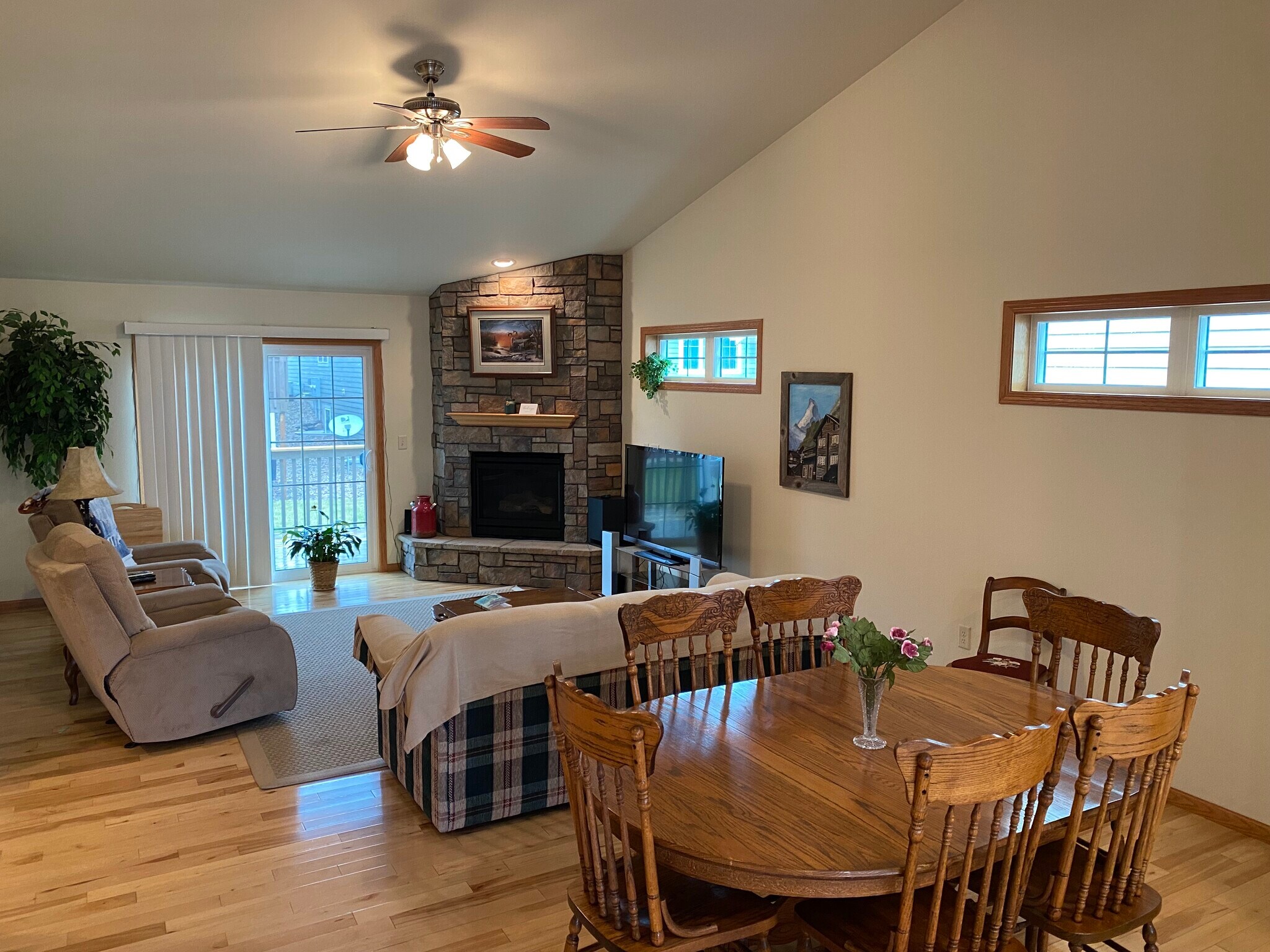 Building Photo - 1321 Pinecrest Ln