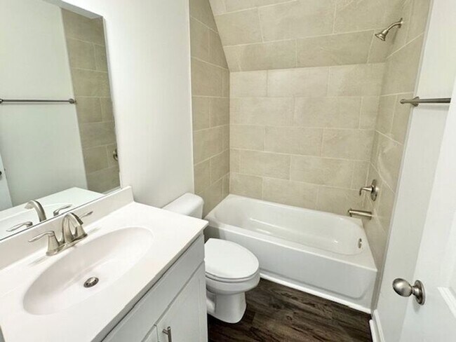 Building Photo - Move In Special! Brand NEW Modern 5-bedroom 3 bath home in Oakland available for Lease.