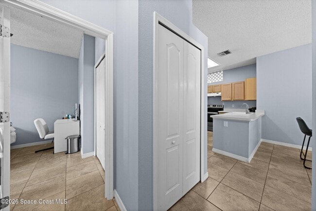 Building Photo - 1850 Emerald Green Cir