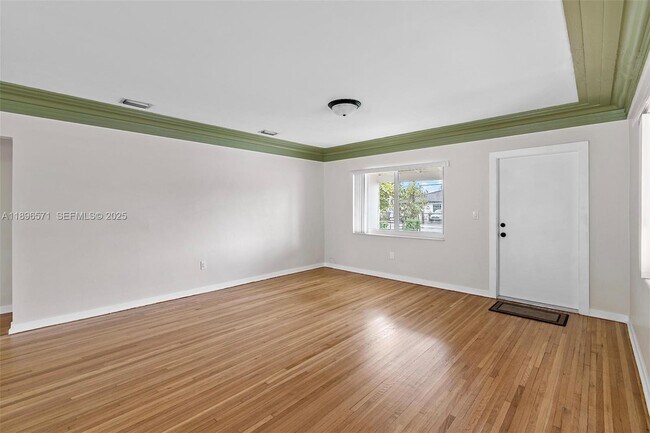 Building Photo - 1221 NW 34th Ave