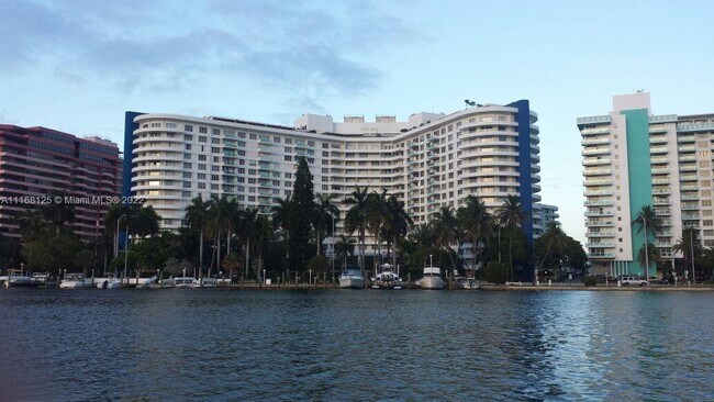 Building Photo - 5161 Collins Ave