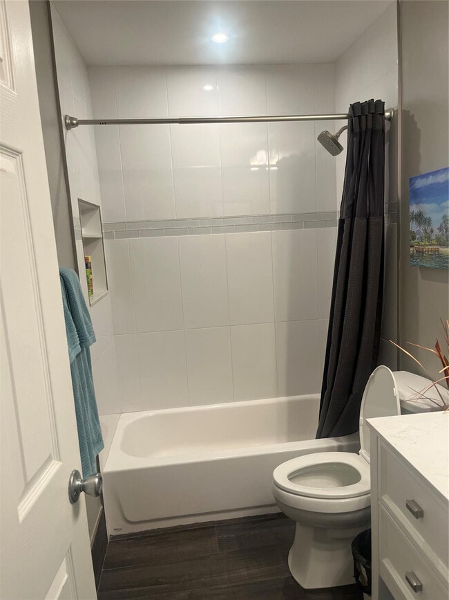 Building Photo - 2113 NE 44th St