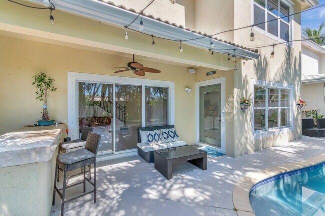 Building Photo - 6788 Hendry Dr